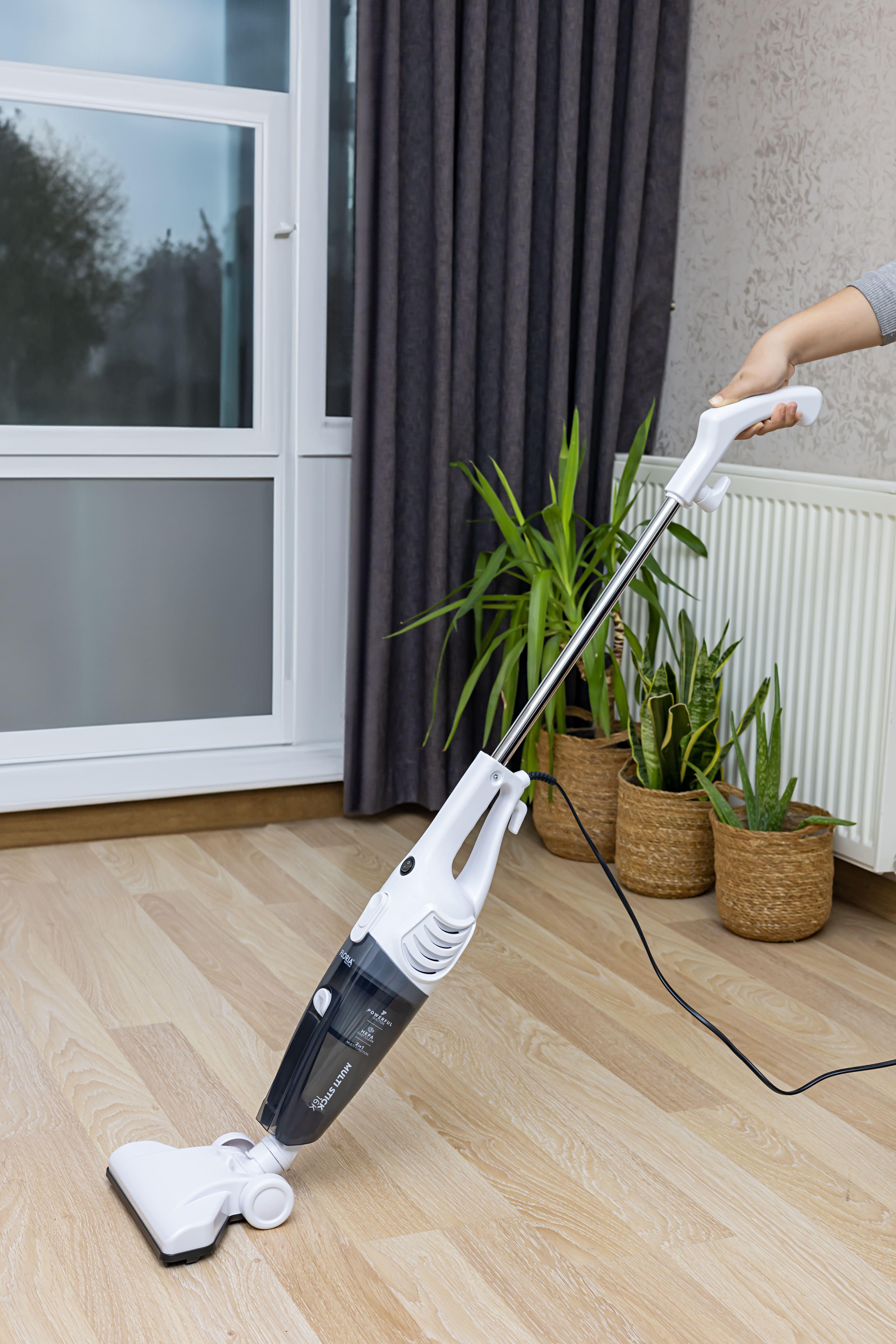 Aspirator vertical Floria ZLN8192, 2 in 1 fara sac, 800W, filtru HEPA, cablu 4.2m - alb